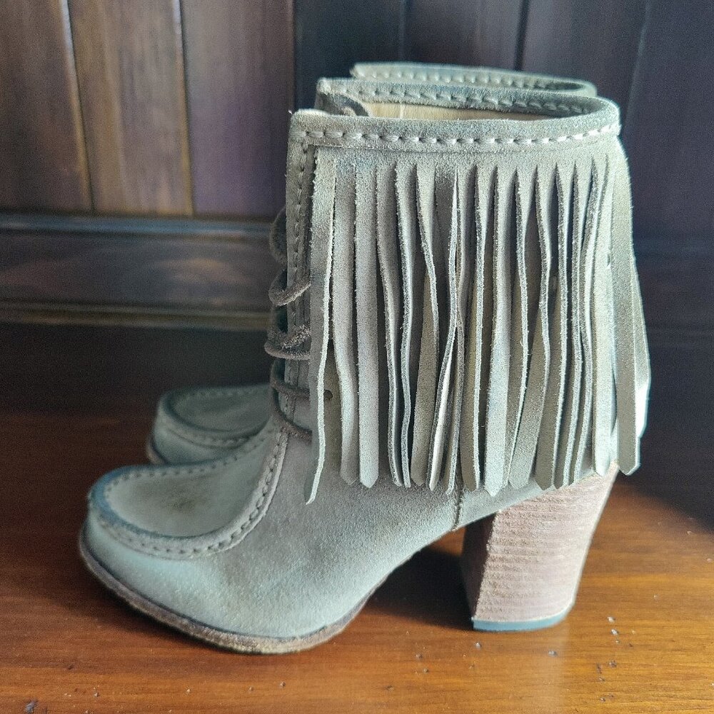 BOHO Groovy Frye Retro Ankle Boots 7.5 M Parker Fringe Taupe Suede Block Heels